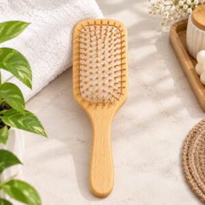 Viloria wooden massage comb with rounded wooden pins